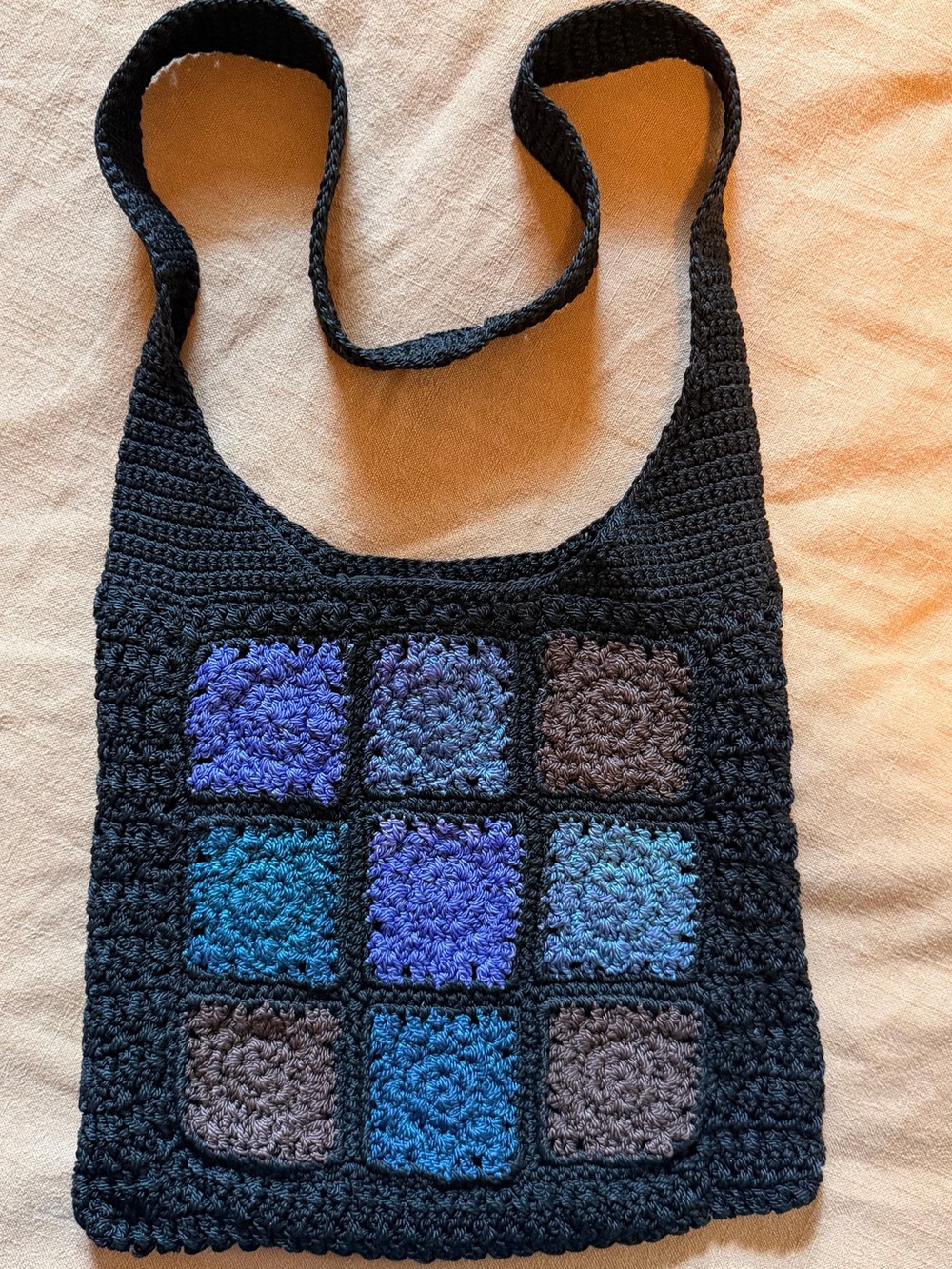 Vintage Chateau Granny Square Crochet Bag 🖤🩵